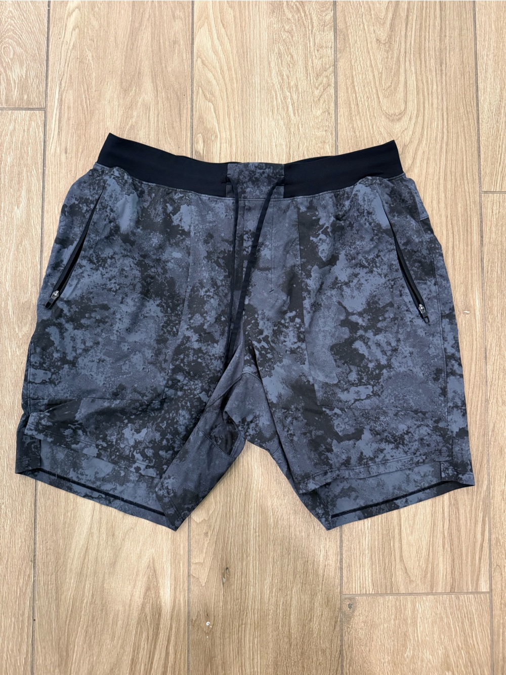 Lululemon License to Train Shorts 7” Size L